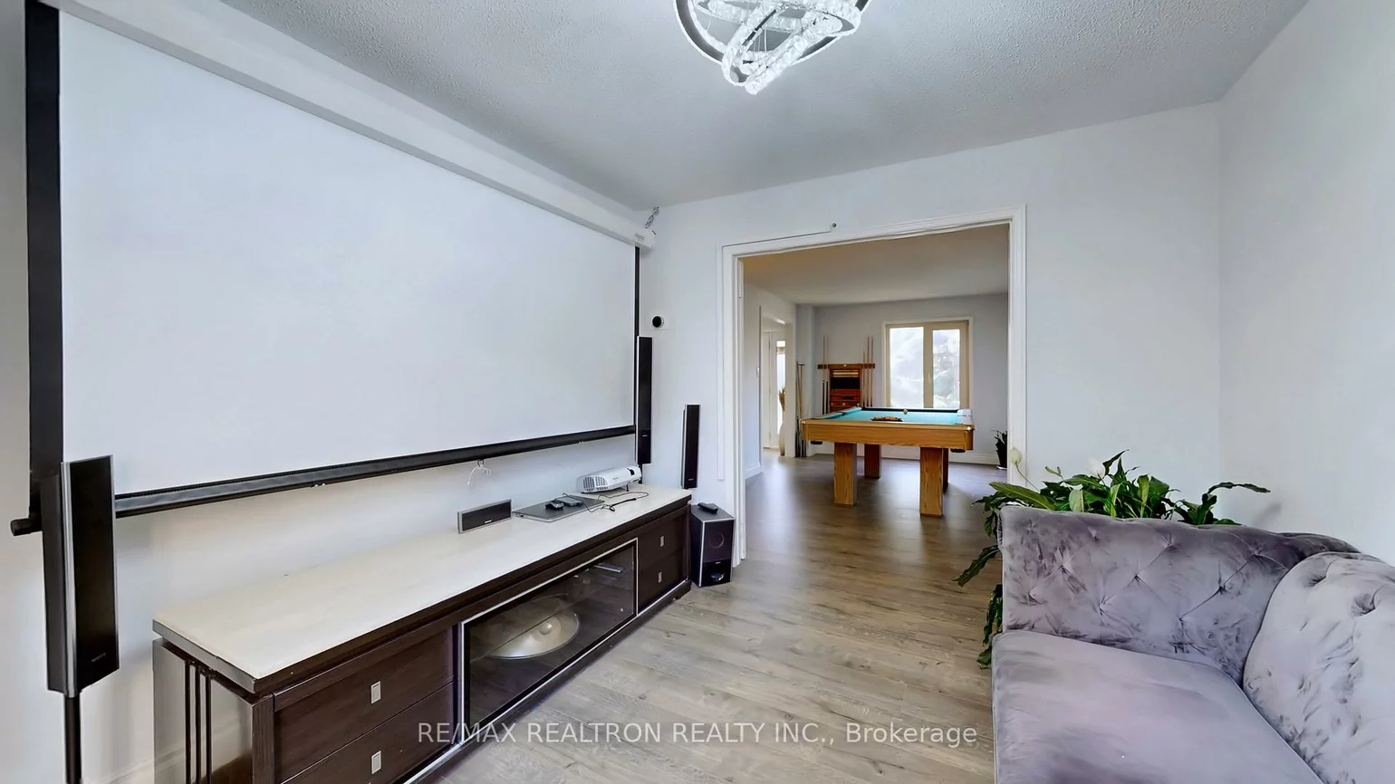 200, Mccaffrey, Glenway Estates, Newmarket