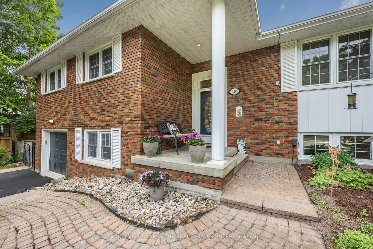 210, Richard, Central Newmarket, Newmarket