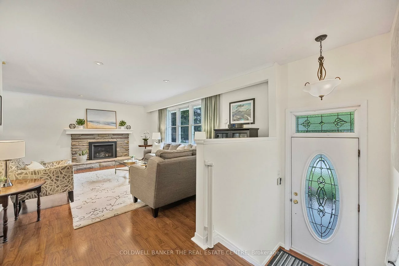 210, Richard, Central Newmarket, Newmarket