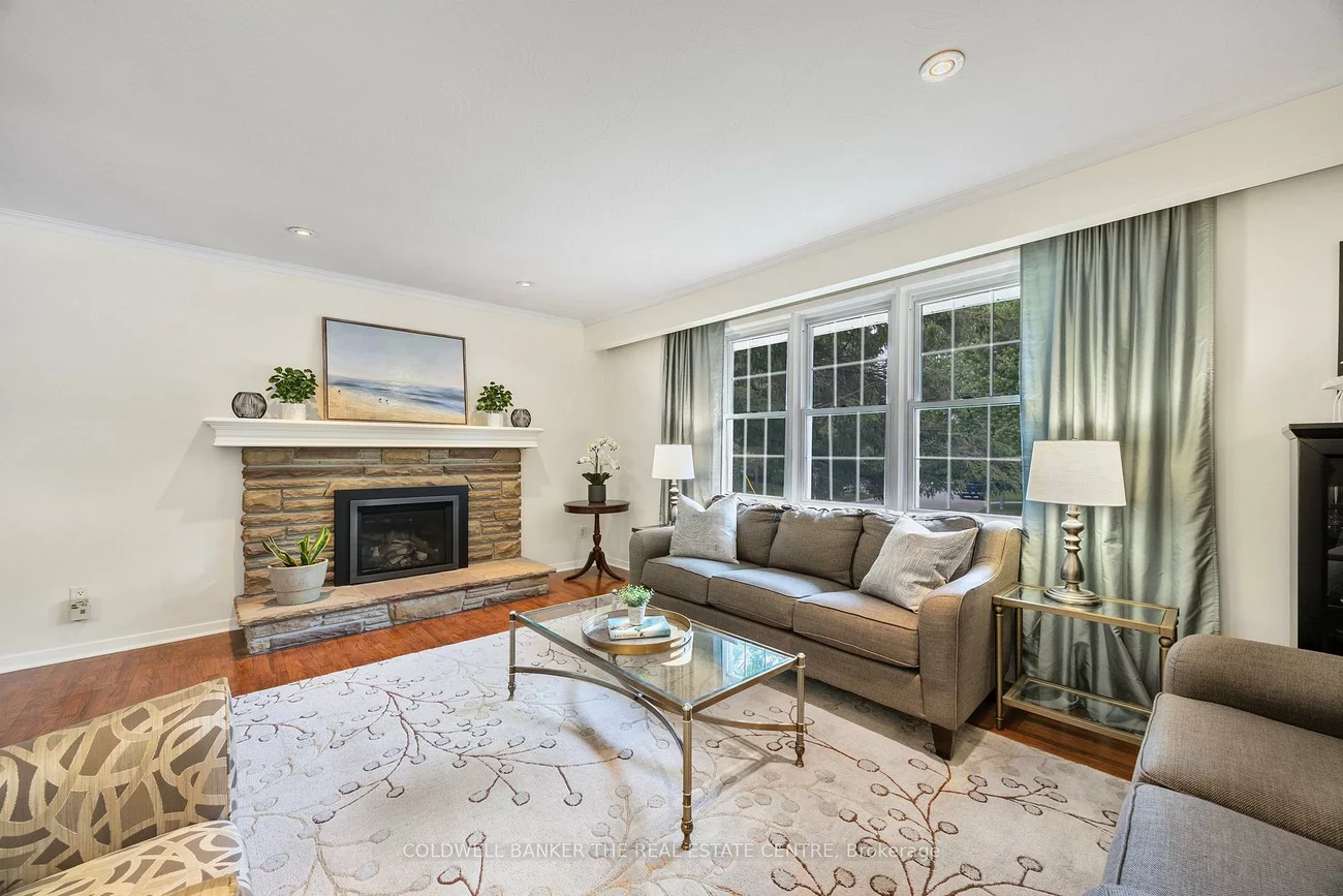 210, Richard, Central Newmarket, Newmarket