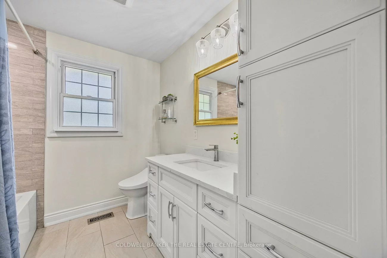 210, Richard, Central Newmarket, Newmarket
