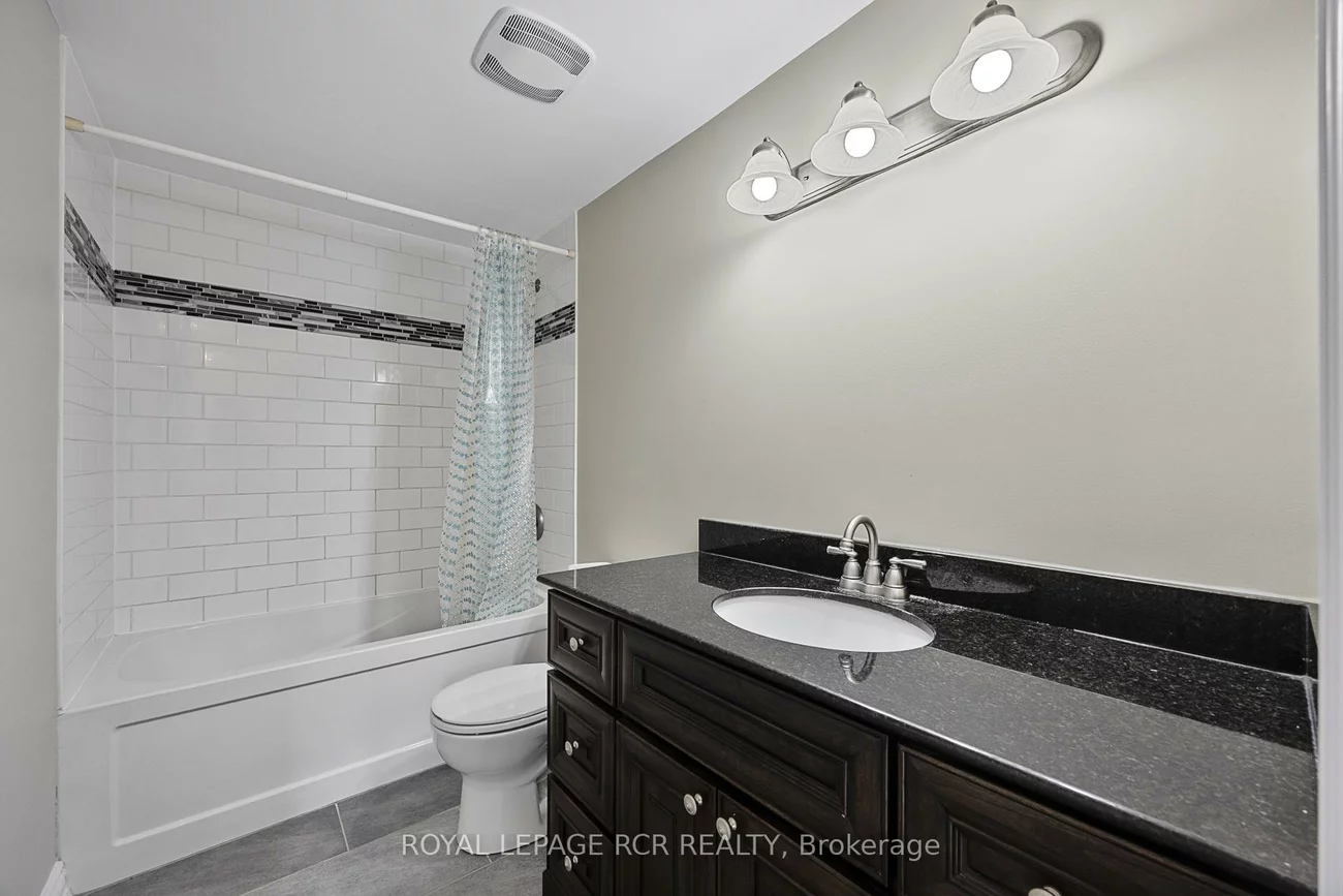 219, Thoms, Central Newmarket, Newmarket