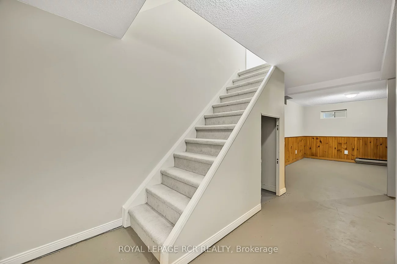 219, Thoms, Central Newmarket, Newmarket