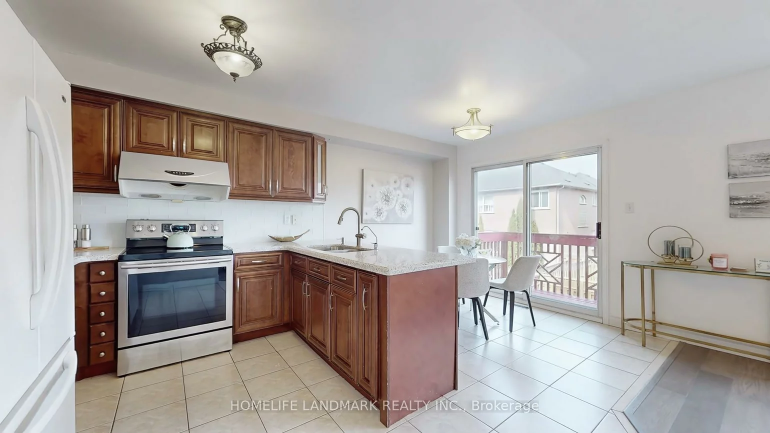 335, Marble, Woodland Hill, Newmarket