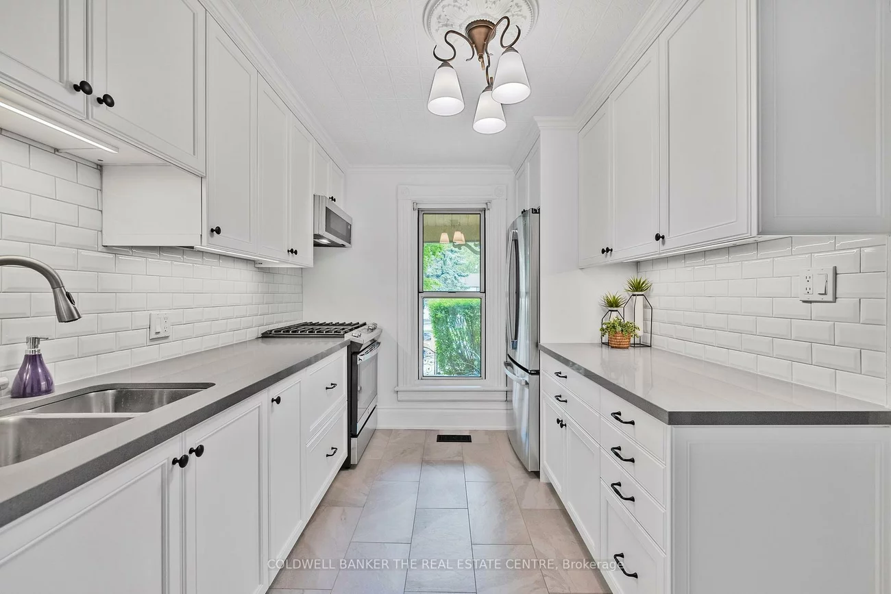 411, Millard, Central Newmarket, Newmarket