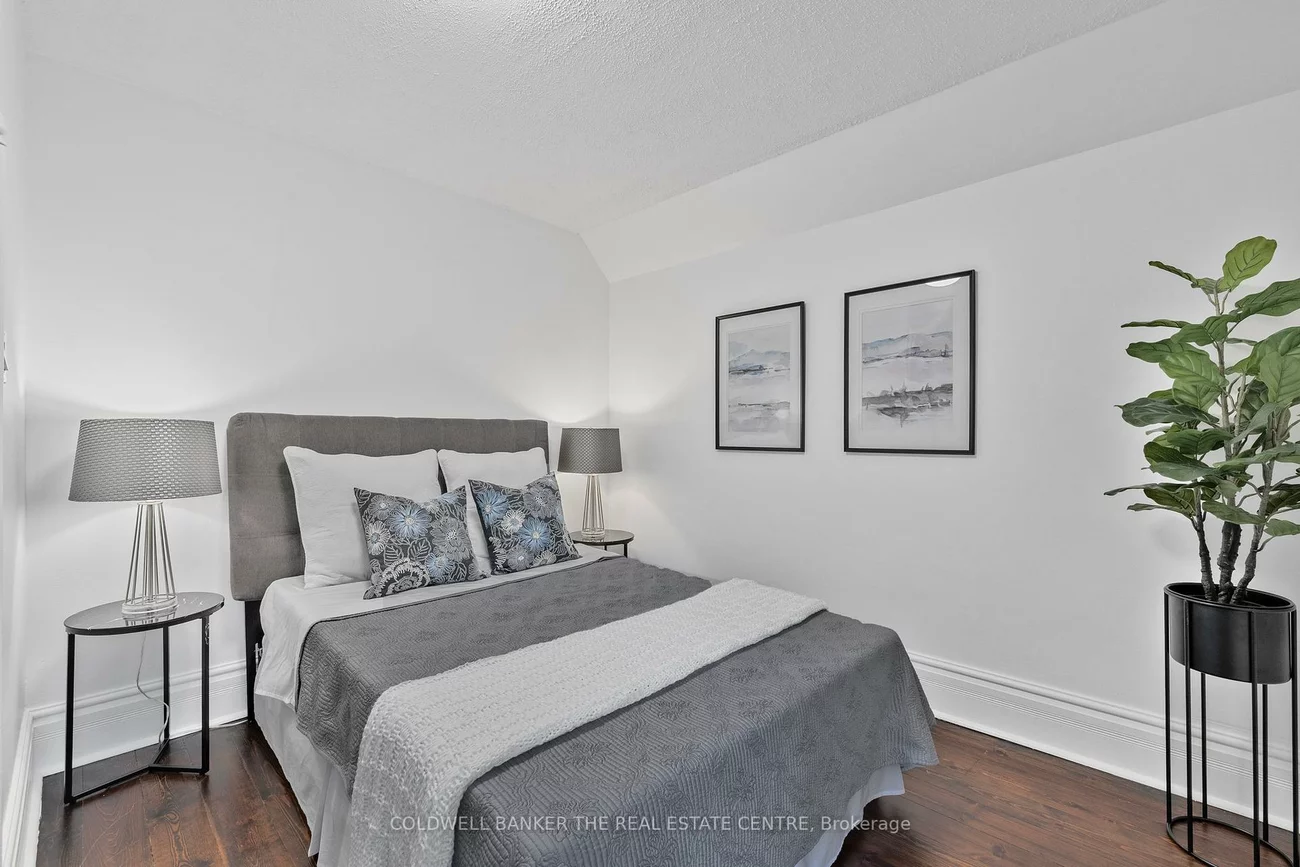 411, Millard, Central Newmarket, Newmarket