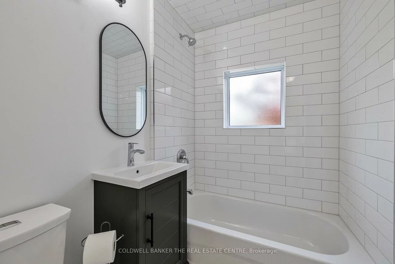 411, Millard, Central Newmarket, Newmarket