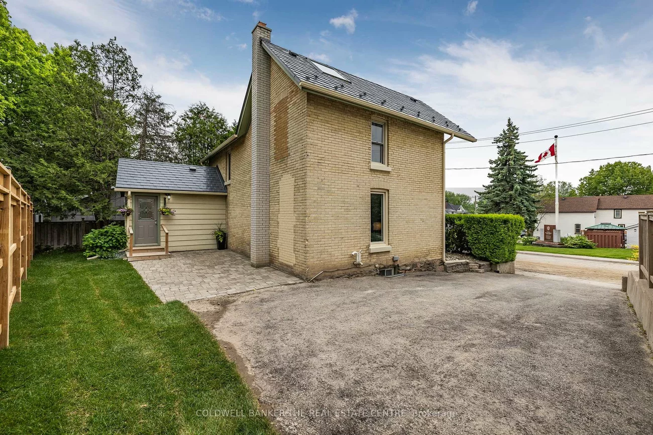 411, Millard, Central Newmarket, Newmarket