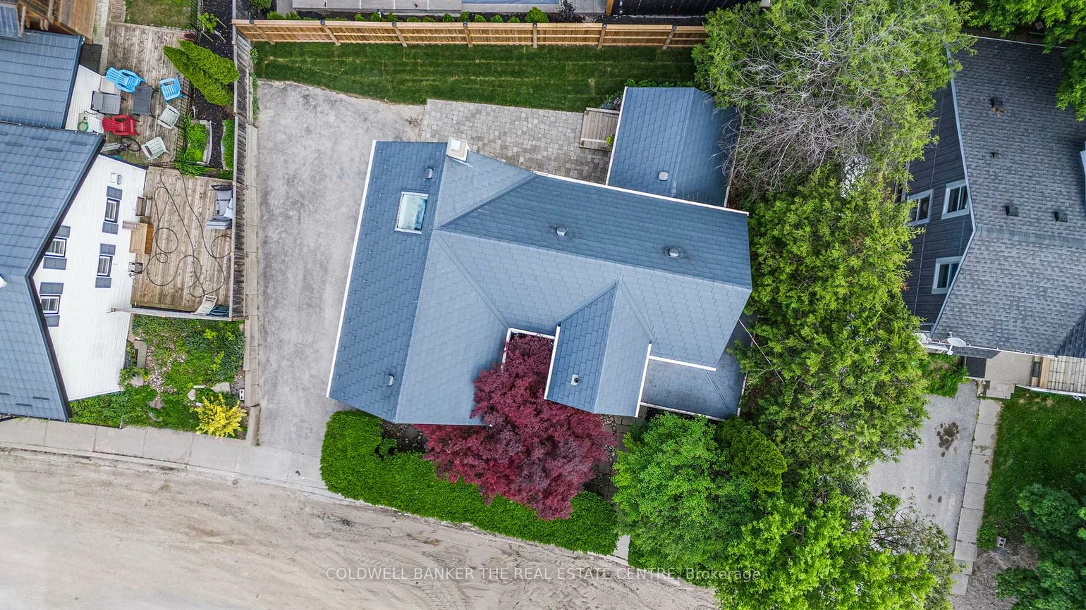 411, Millard, Central Newmarket, Newmarket