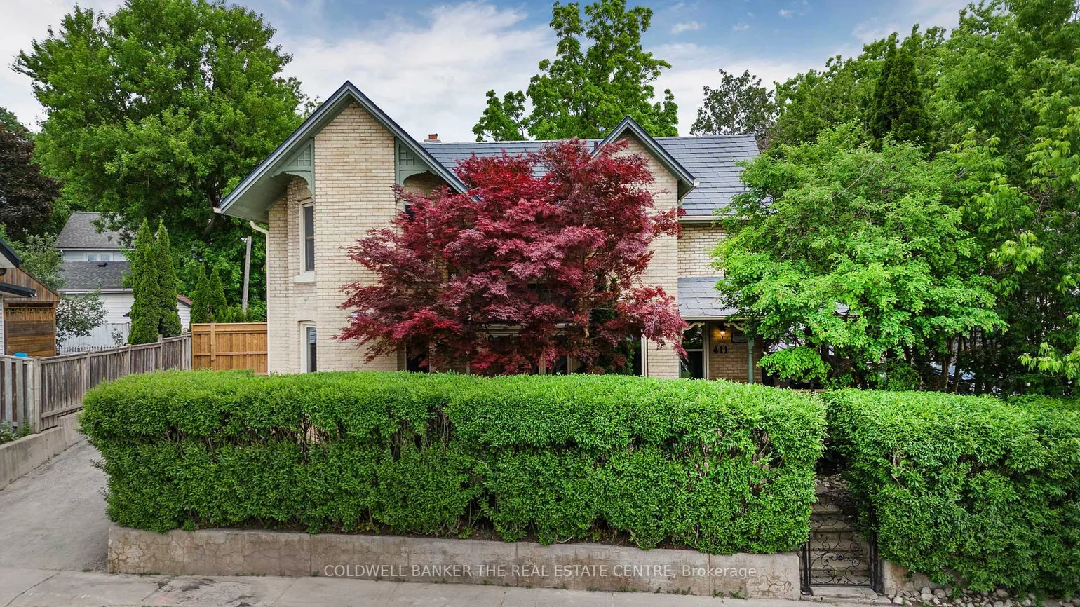 411, Millard, Central Newmarket, Newmarket