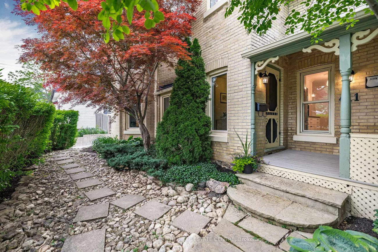411, Millard, Central Newmarket, Newmarket