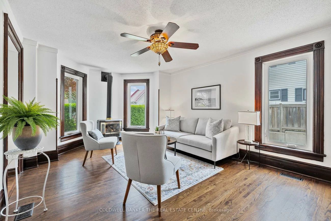 411, Millard, Central Newmarket, Newmarket