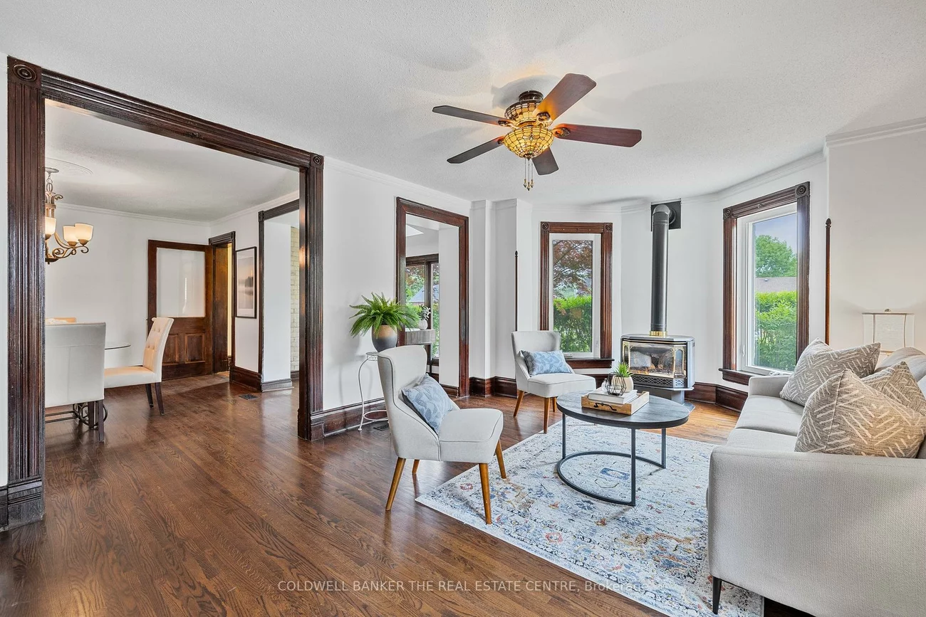 411, Millard, Central Newmarket, Newmarket