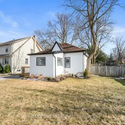 378, Andrew, Central Newmarket, Newmarket