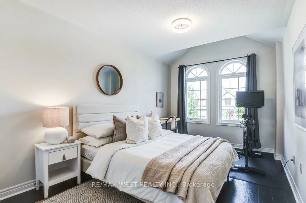 702, Yarfield, Glenway Estates, Newmarket