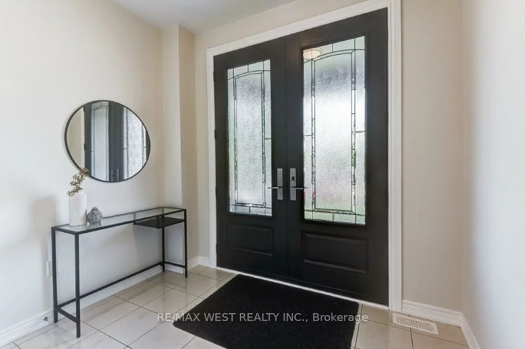 702, Yarfield, Glenway Estates, Newmarket