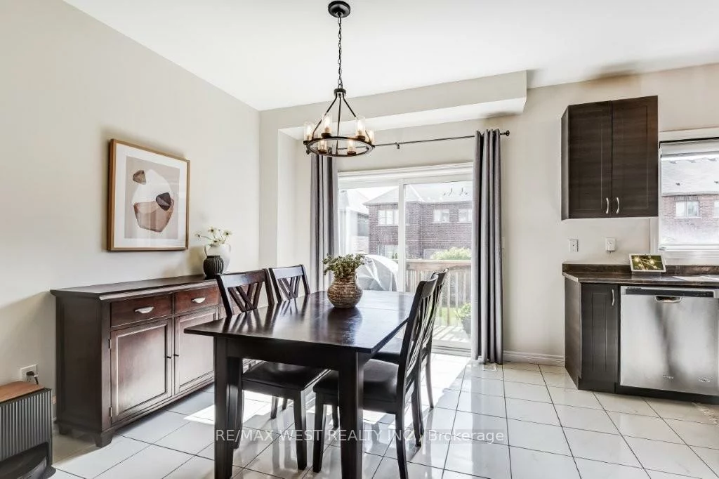 702, Yarfield, Glenway Estates, Newmarket