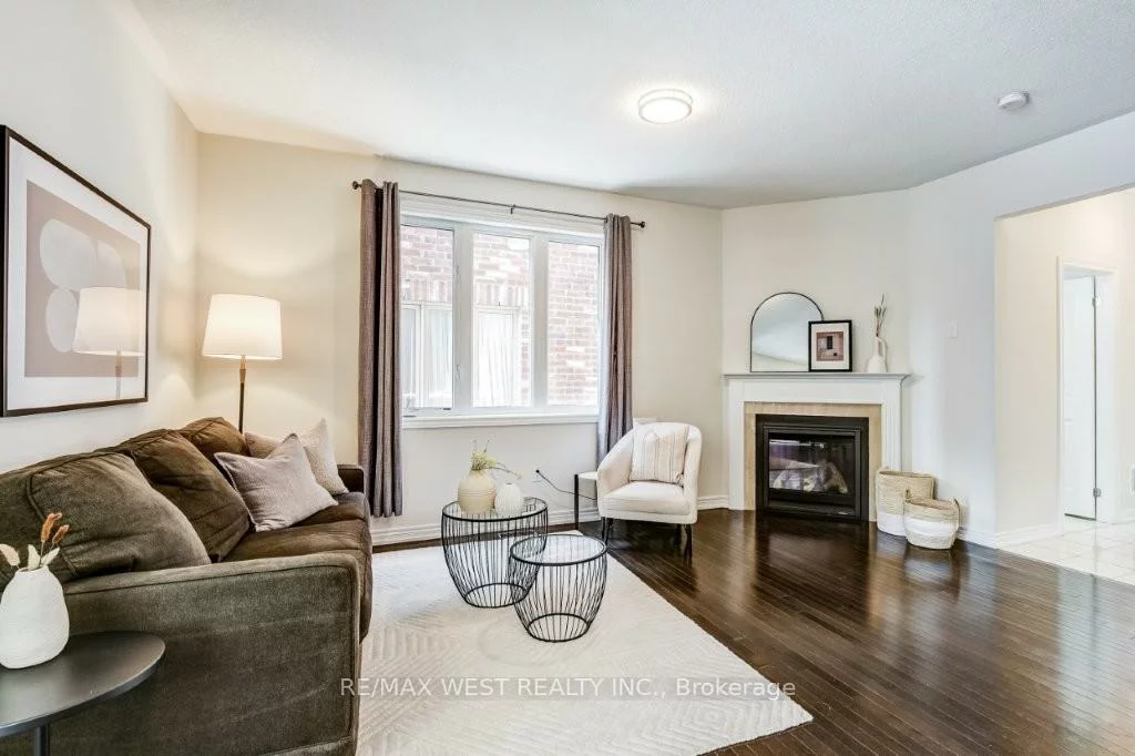 702, Yarfield, Glenway Estates, Newmarket