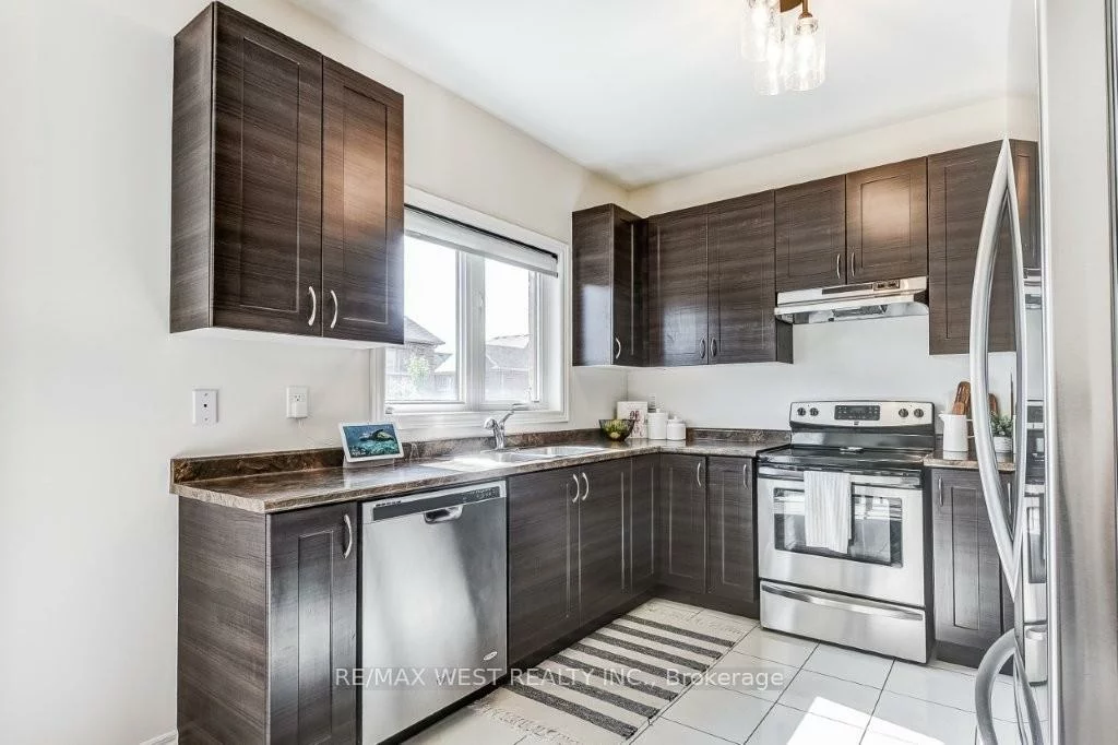 702, Yarfield, Glenway Estates, Newmarket