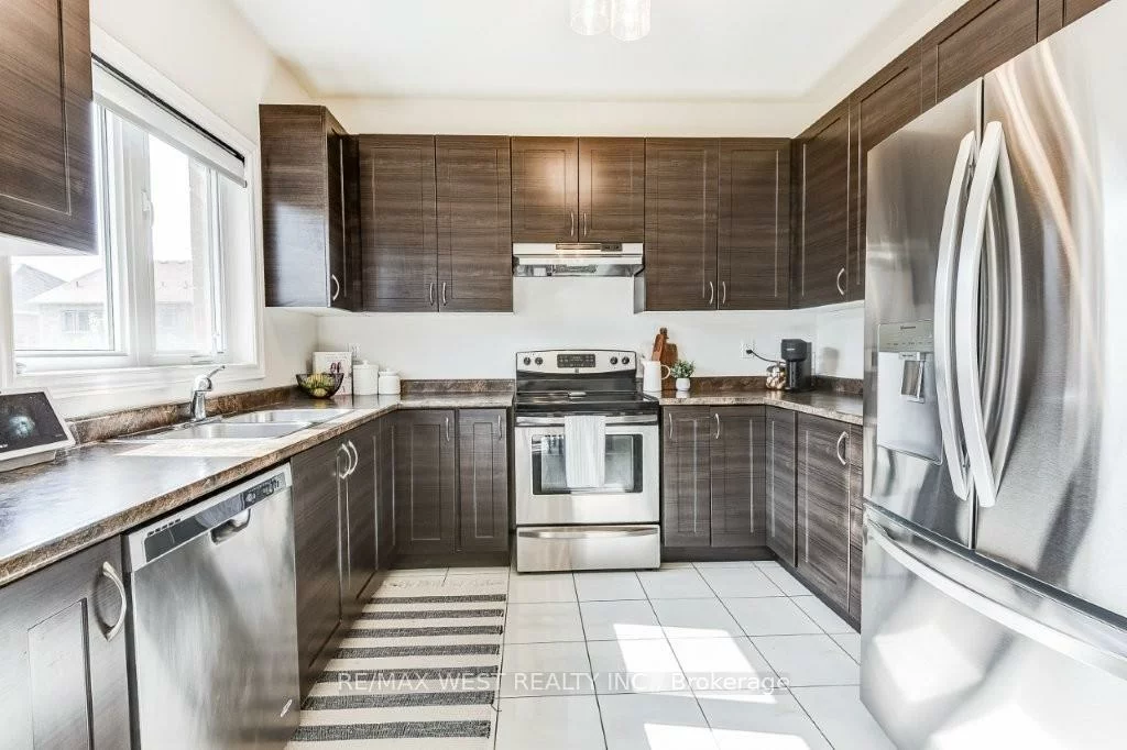 702, Yarfield, Glenway Estates, Newmarket