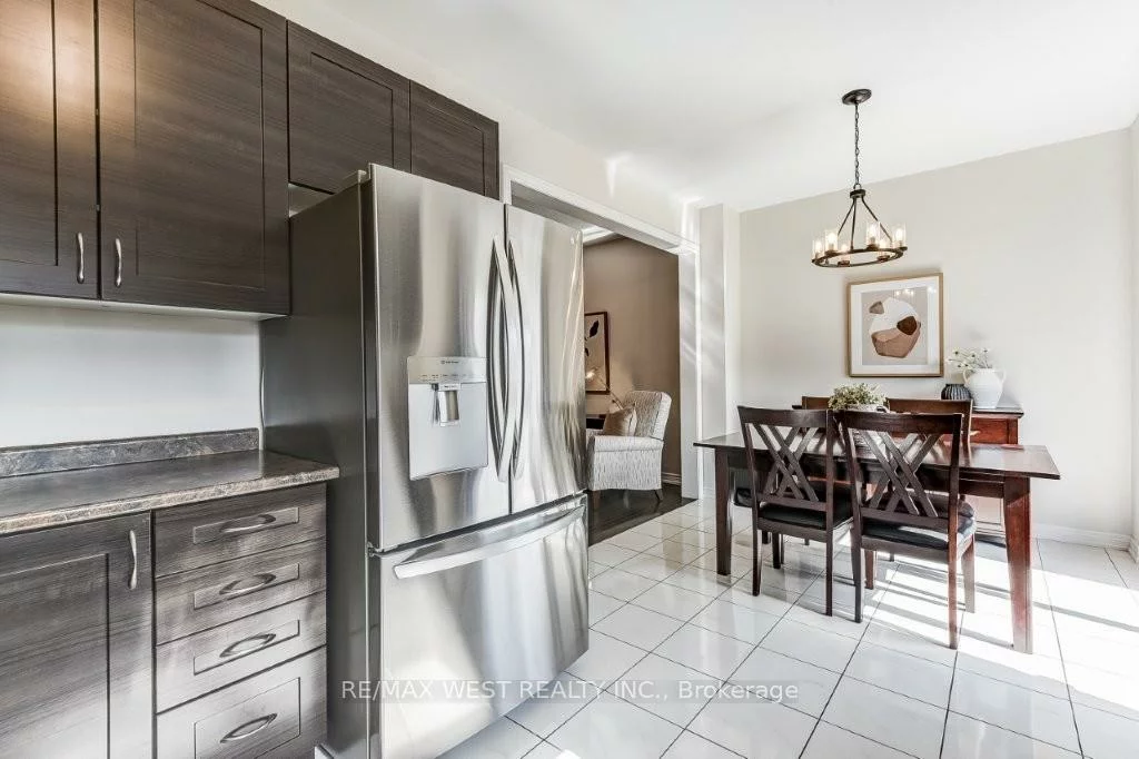 702, Yarfield, Glenway Estates, Newmarket