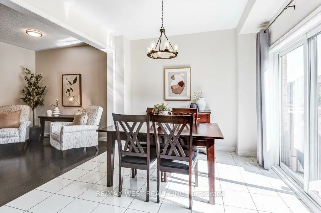 702, Yarfield, Glenway Estates, Newmarket