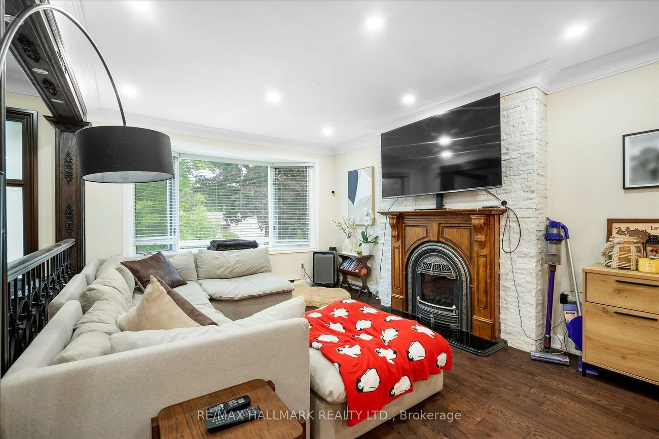 372, Dixon, Central Newmarket, Newmarket
