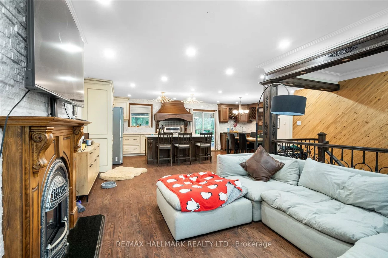 372, Dixon, Central Newmarket, Newmarket