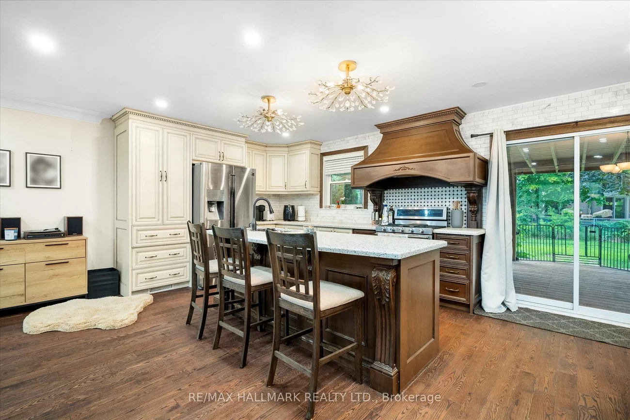 372, Dixon, Central Newmarket, Newmarket