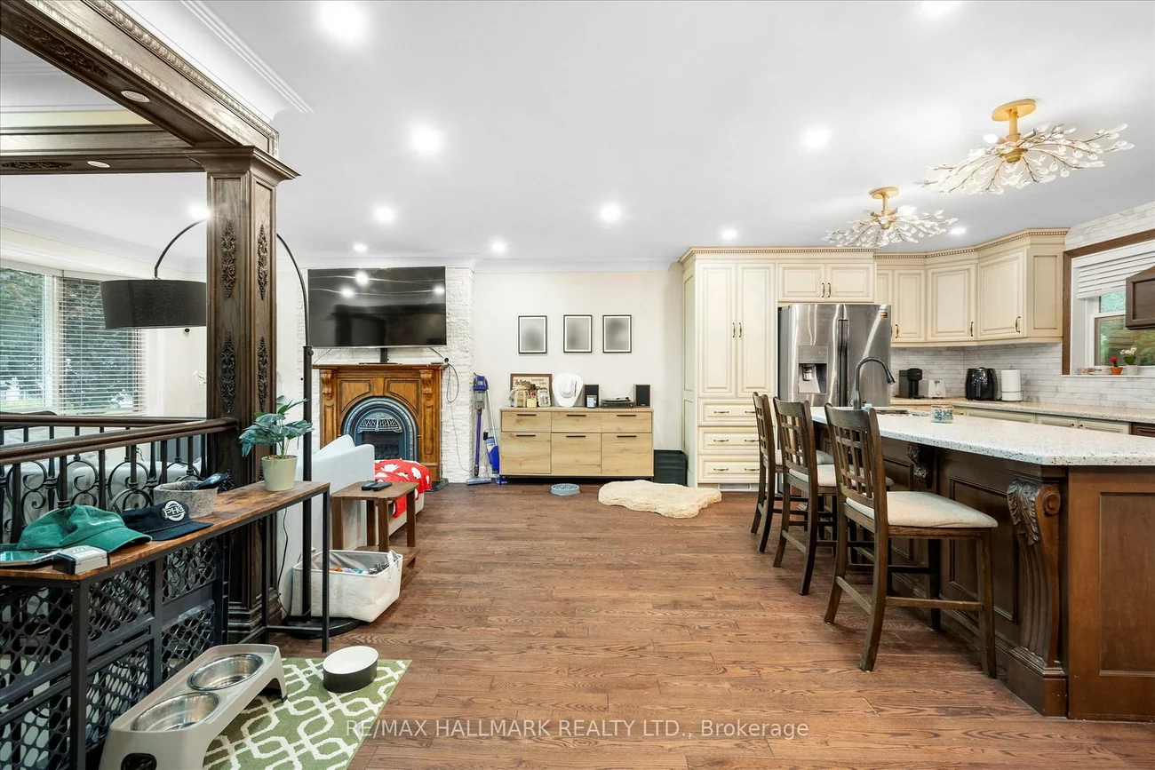 372, Dixon, Central Newmarket, Newmarket