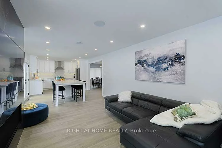 413, Mathews, Glenway Estates, Newmarket