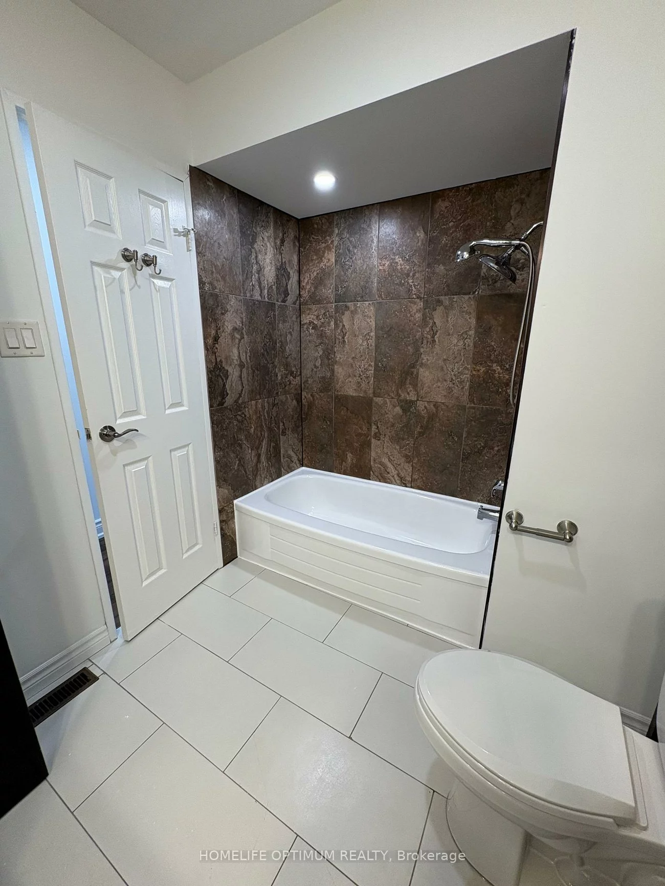 702, Leeder, Huron Heights-Leslie Valley, Newmarket