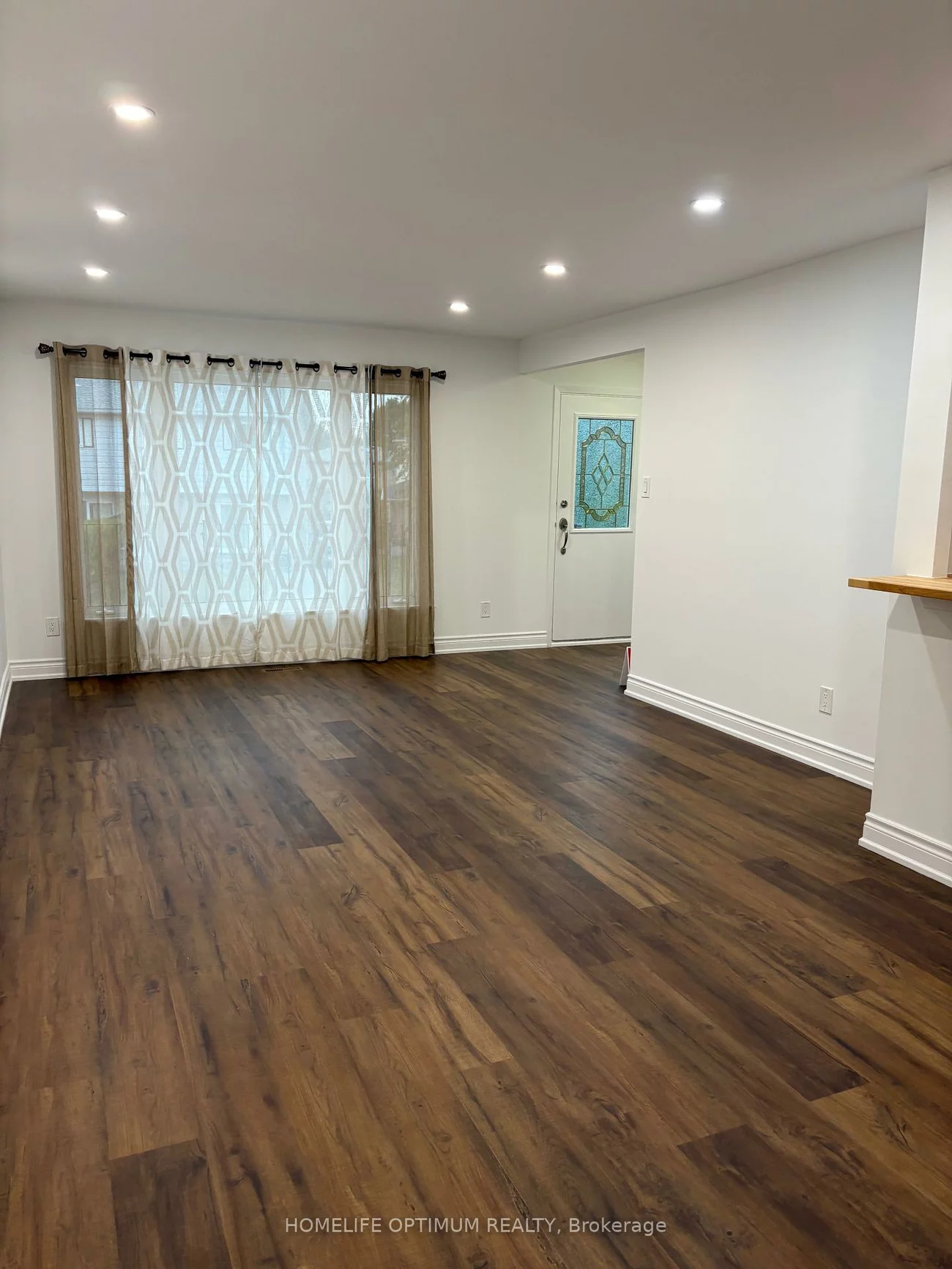 702, Leeder, Huron Heights-Leslie Valley, Newmarket