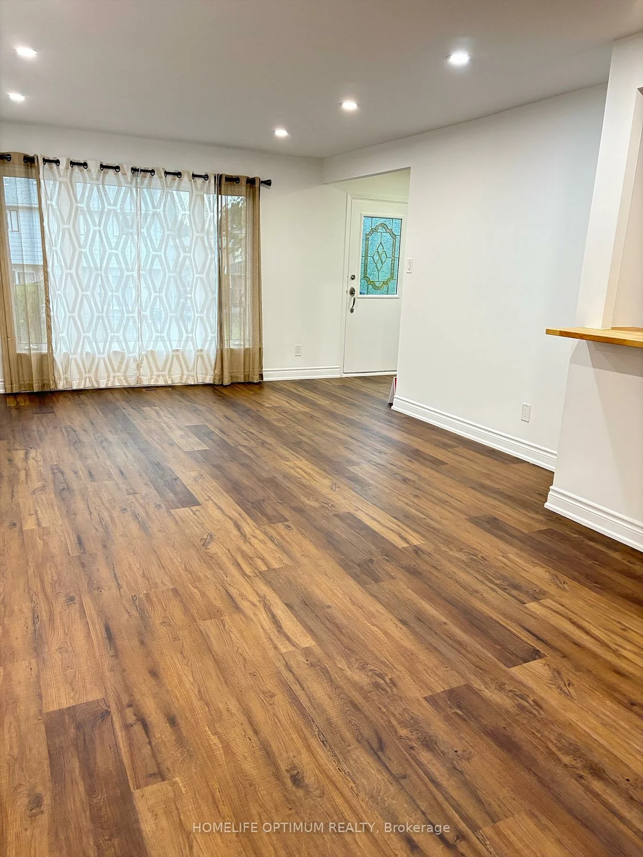 702, Leeder, Huron Heights-Leslie Valley, Newmarket