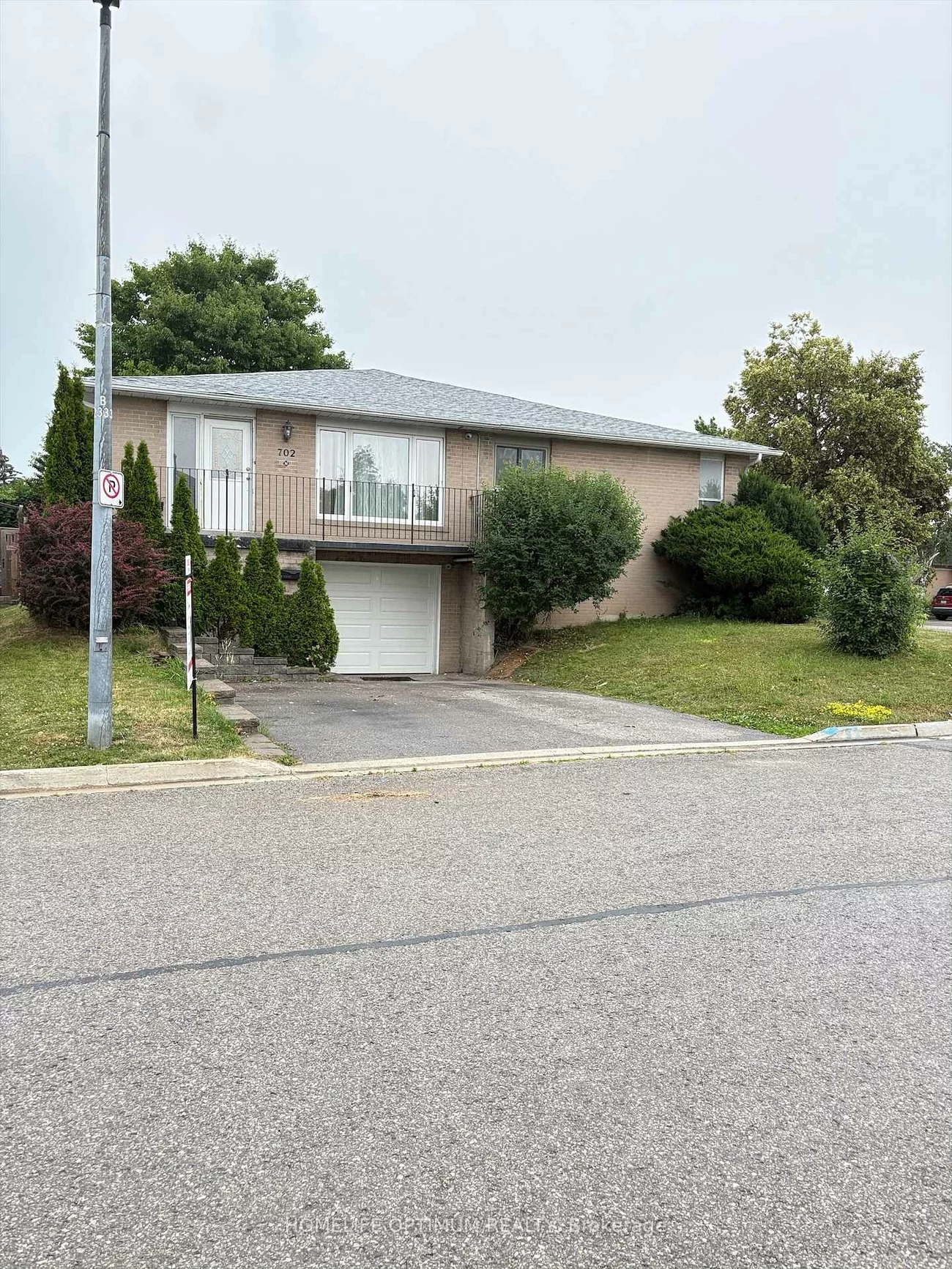 702, Leeder, Huron Heights-Leslie Valley, Newmarket