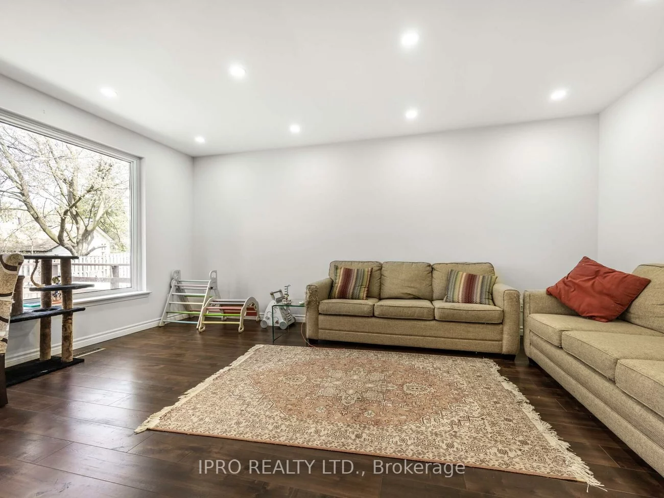 640, Irwin, Huron Heights-Leslie Valley, Newmarket