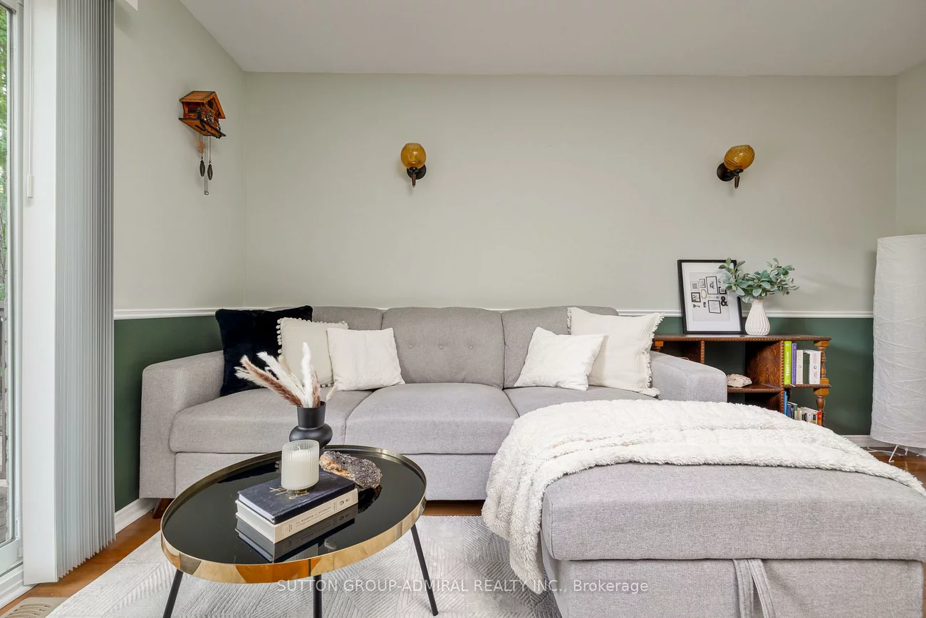 216, Robinson, Central Newmarket, Newmarket