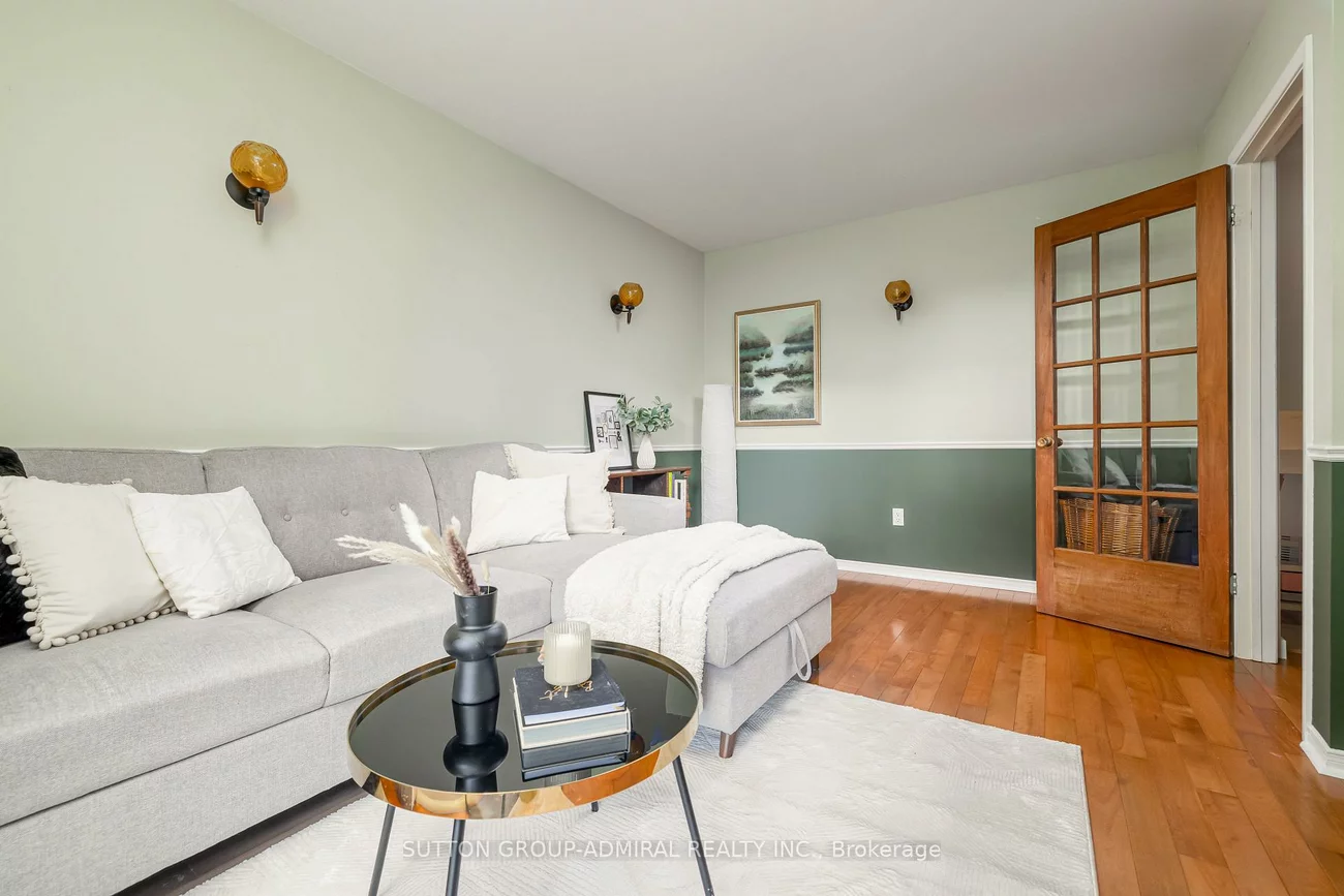 216, Robinson, Central Newmarket, Newmarket