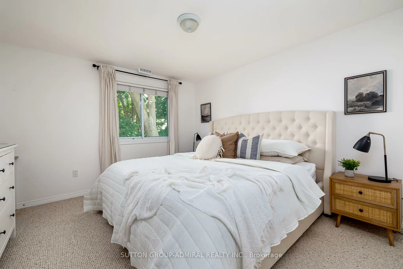 216, Robinson, Central Newmarket, Newmarket