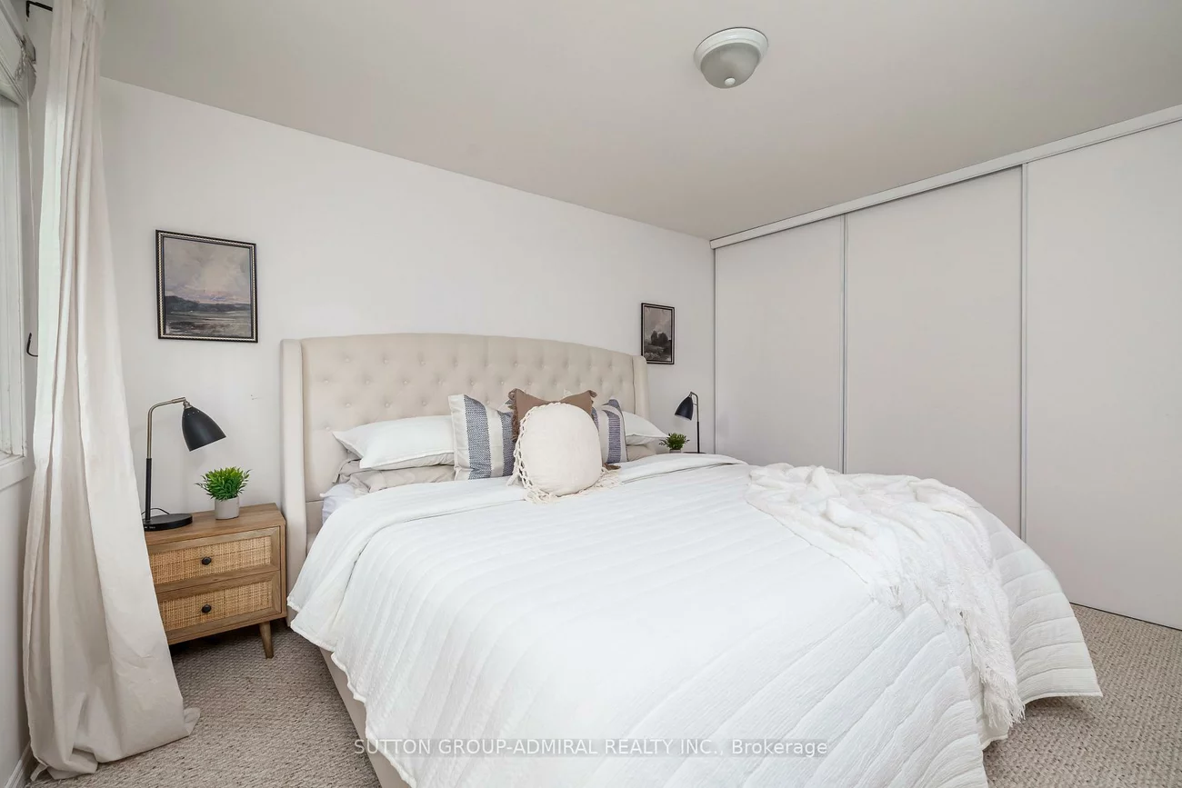 216, Robinson, Central Newmarket, Newmarket