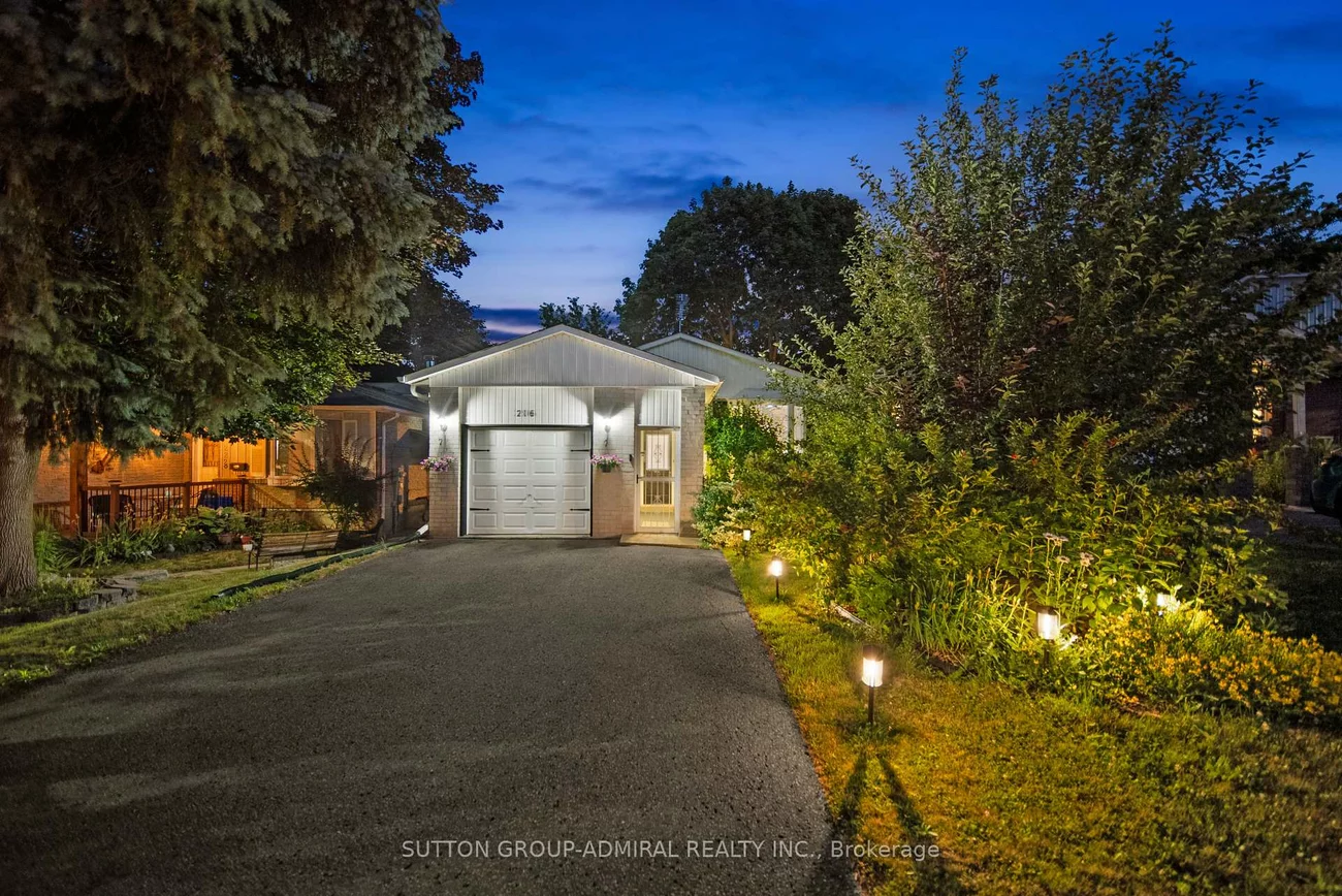 216, Robinson, Central Newmarket, Newmarket