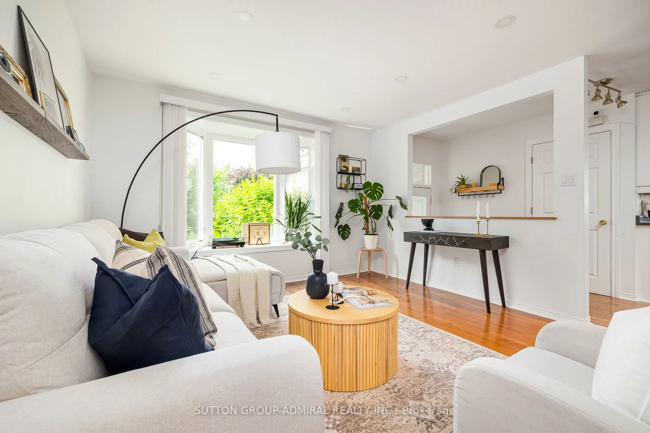 216, Robinson, Central Newmarket, Newmarket