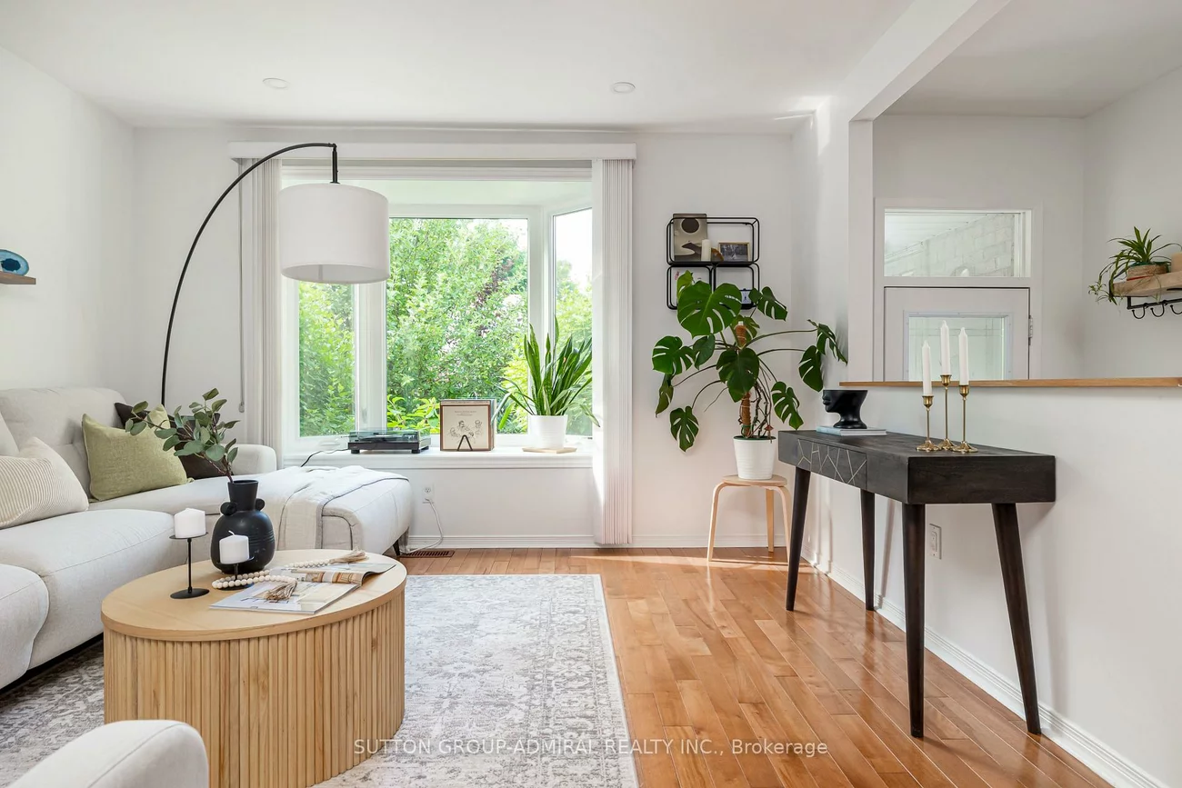 216, Robinson, Central Newmarket, Newmarket
