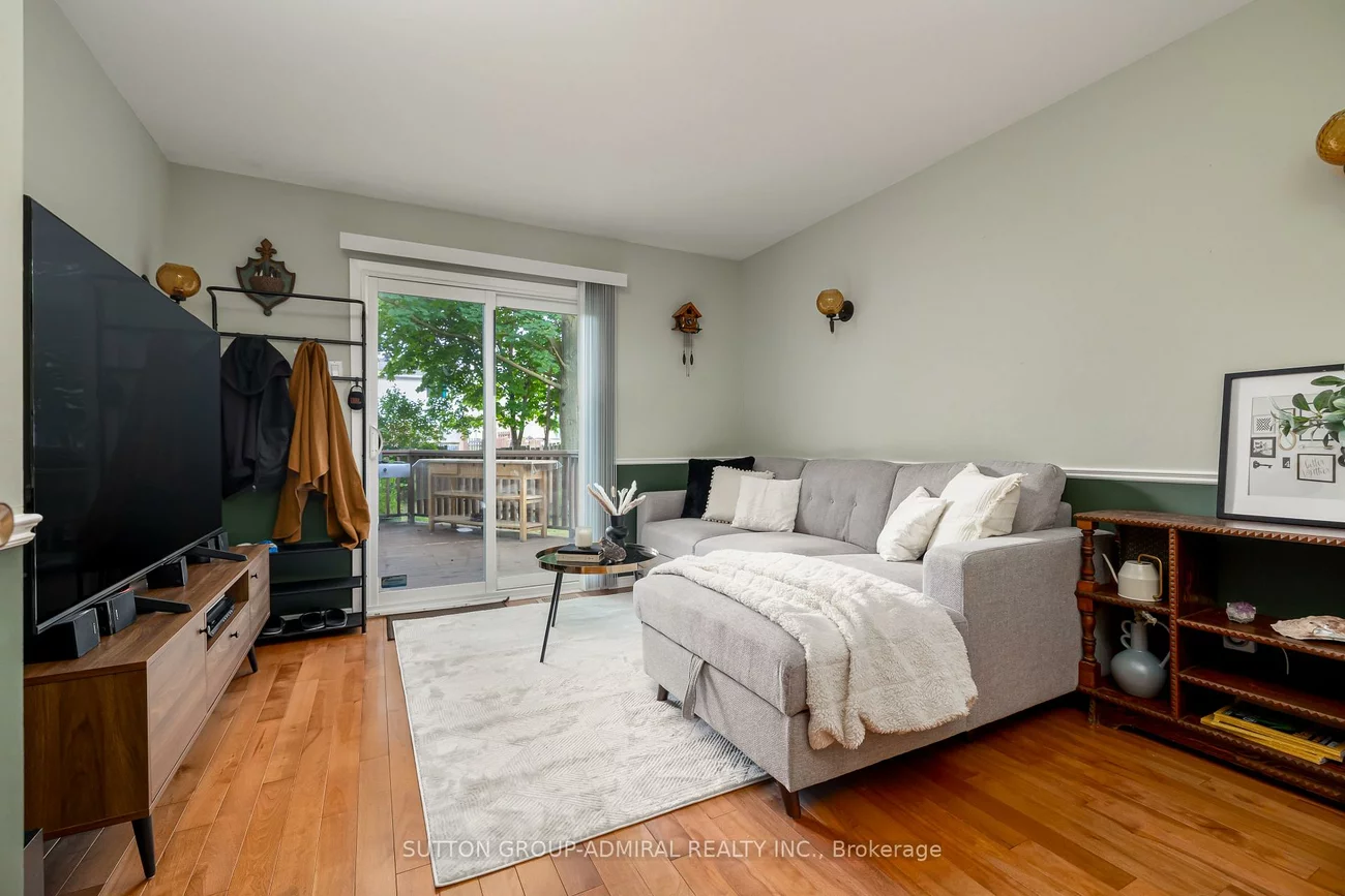 216, Robinson, Central Newmarket, Newmarket