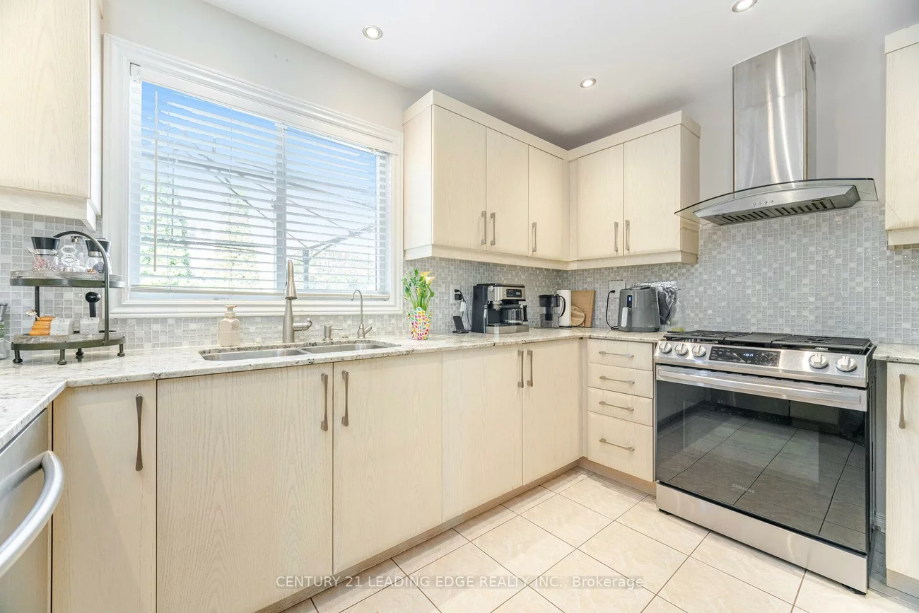 344, Marble, Woodland Hill, Newmarket