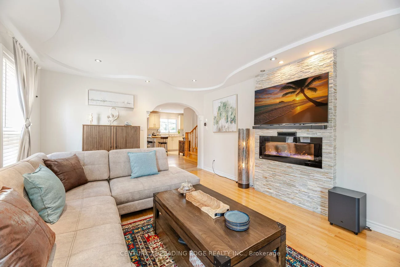344, Marble, Woodland Hill, Newmarket