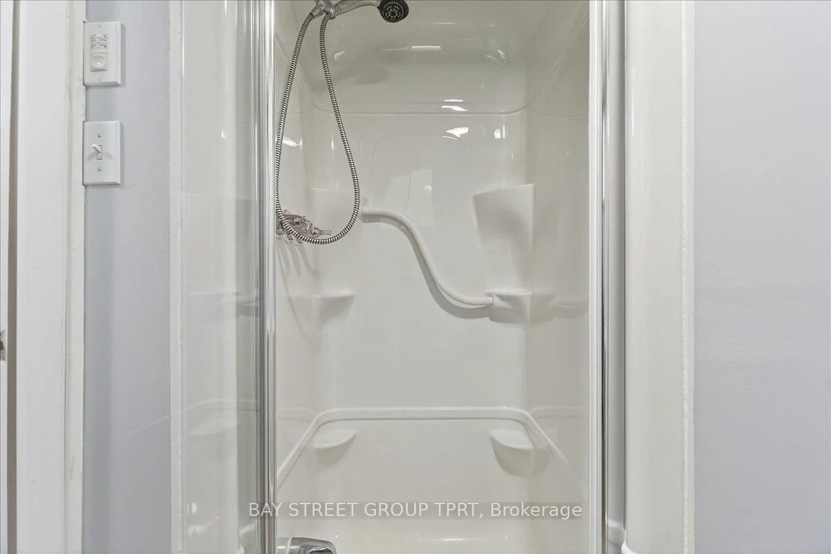 16, Belfry, Huron Heights-Leslie Valley, Newmarket