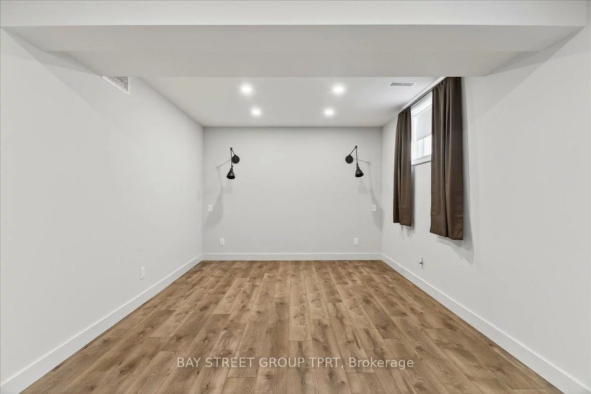 16, Belfry, Huron Heights-Leslie Valley, Newmarket