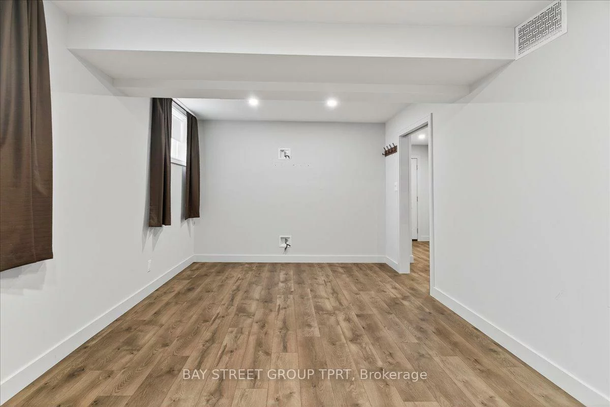 16, Belfry, Huron Heights-Leslie Valley, Newmarket