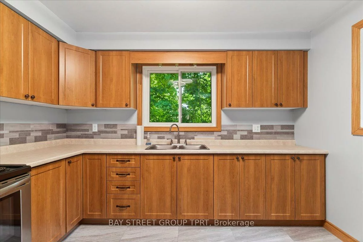 16, Belfry, Huron Heights-Leslie Valley, Newmarket